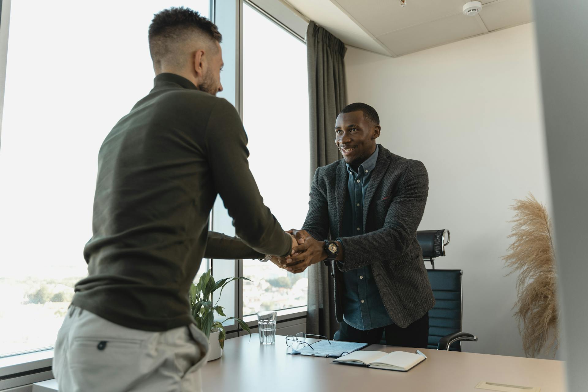 Looking to grow your fleet? Start with a great truck driver recruiter.